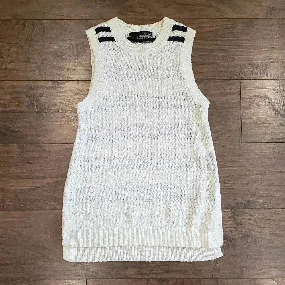 360 Sweater Italian Yarn Striped Sleeveless Sweater Size Large